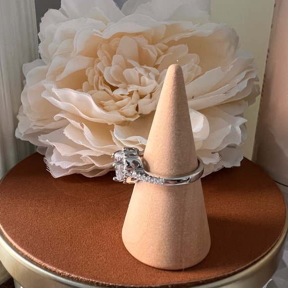 Exquisite Heart-Shaped Halo Ring with Pavé Diamond Band - Picture 12 of 17